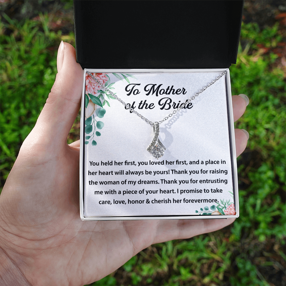 Alluring Beauty Necklace – Elegant Wedding Jewelry Gift for Mother of the Bride, Thoughtful Keepsake for Mom